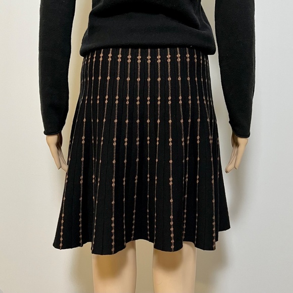 NWOT Short Sweater-Knit A-line Skirt, Dark Academia Knee Max Studio, Size M - Picture 4 of 9
